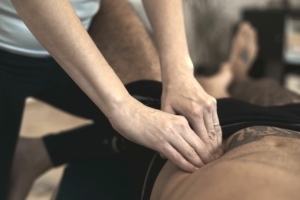 In der Narbenbehandlung legen wir Wert auf die physischen und emotionalen Auswirkungen der Narben.